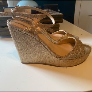 Badgley Mischka gold glitter wedge